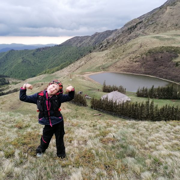 Pene de vultur la Lacul Vulturilor