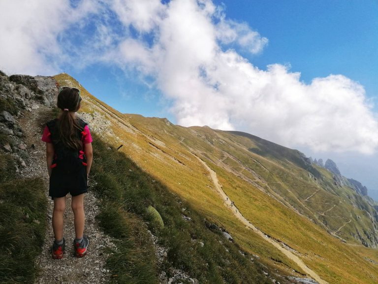 Read more about the article Dormim într-o ciupercă în munții Bucegi